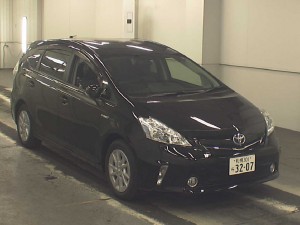 Toyota Prius Alpha G (5-seater) 2011 in Japan car auction - front