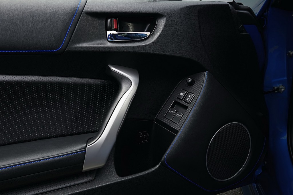 2015 Subaru BRZ Series.Blue interior 2