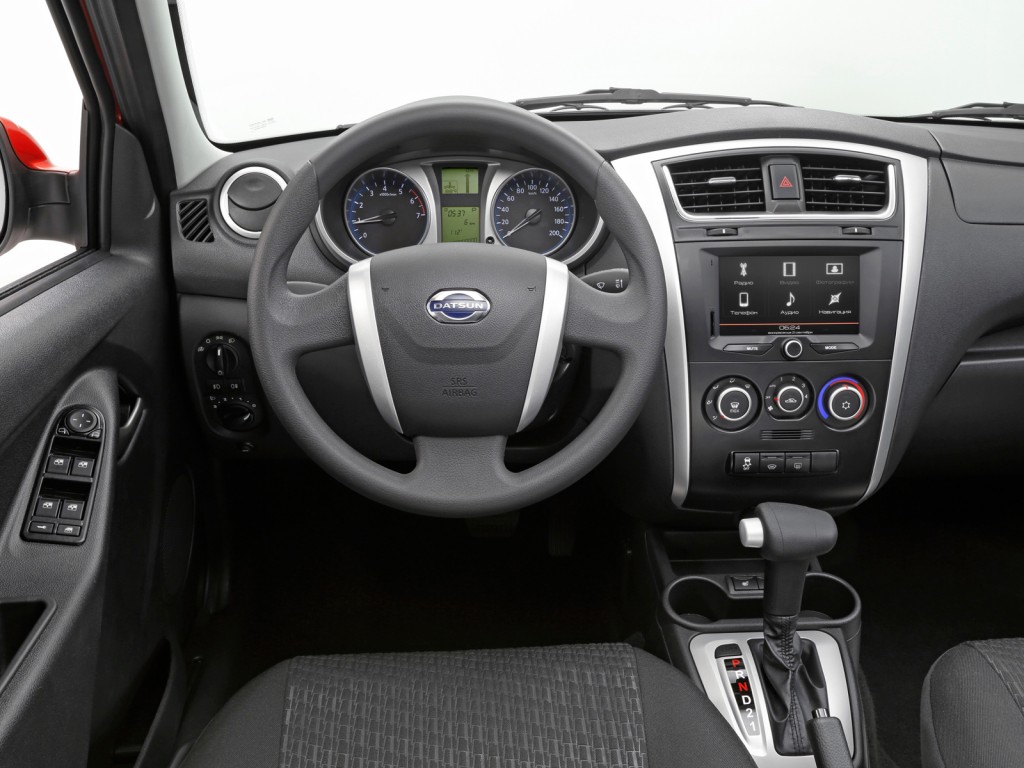 2015 Datsun mi-DO interior