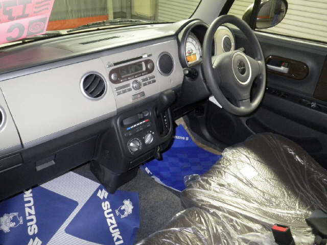 2014 Suzuki Alto interior