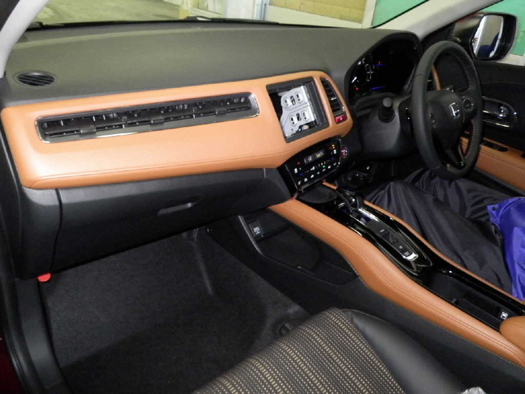 2015 Honda Vezel interior