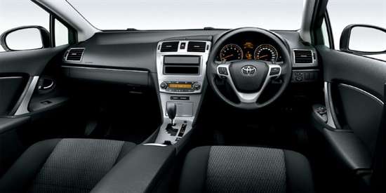 2012 Toyota Avensis interior