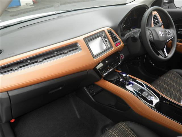 2015 Honda Vezel HybridZ interior