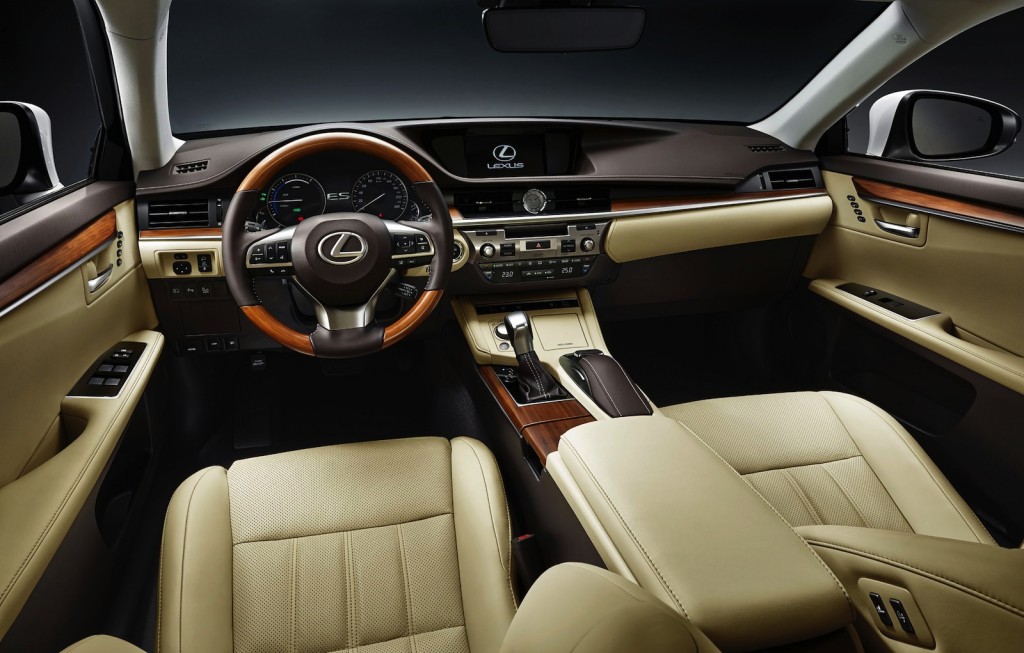 2016 Lexus ES 300h interior