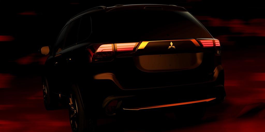 2016 Mitsubishi Outlander Teaser 2