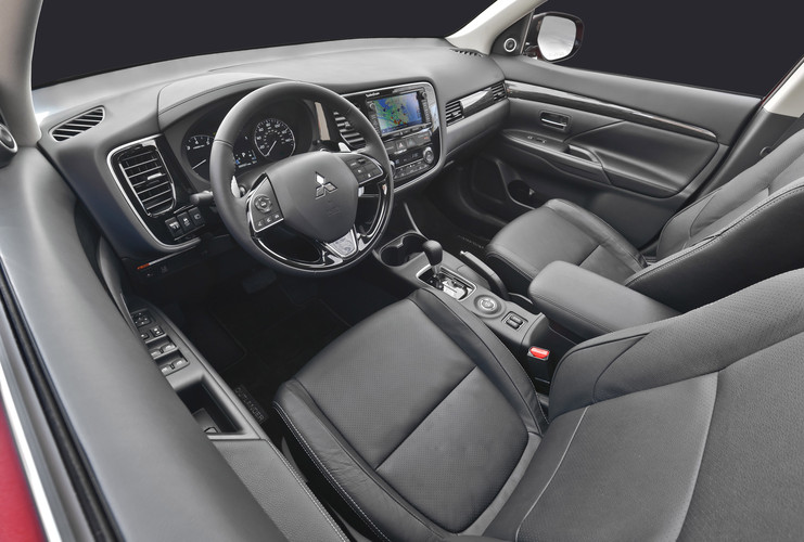 2016 Mitsubishi Outlander interior