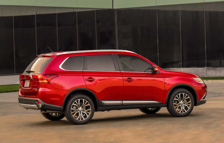 2016 Mitsubishi Outlander rear