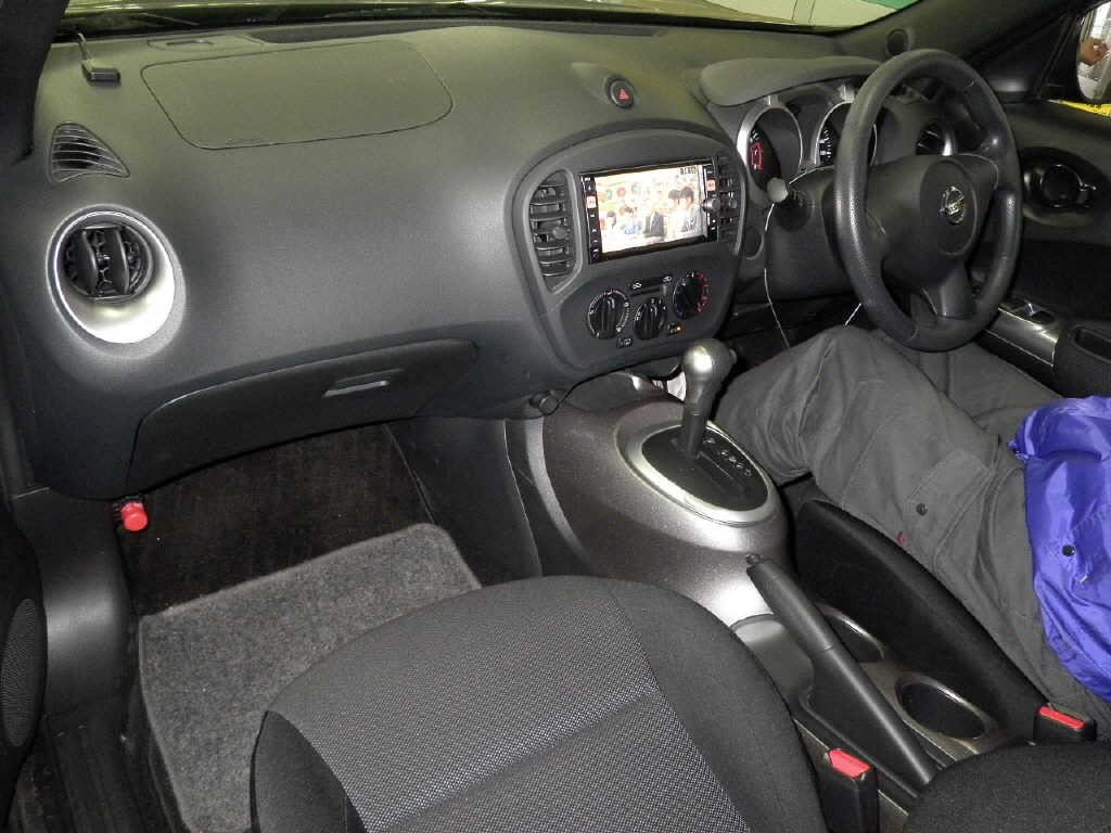 2012 Nissan Juke interior