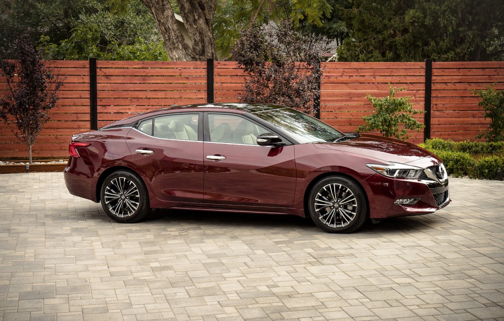 2016 Nissan Maxima side