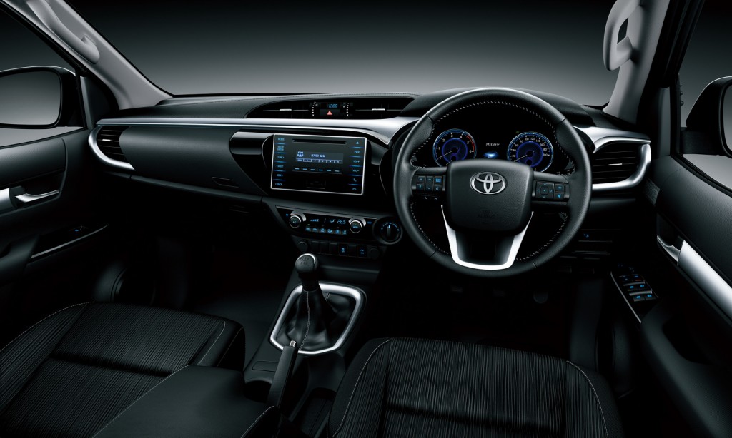 2016 Toyota Hilux interior dash