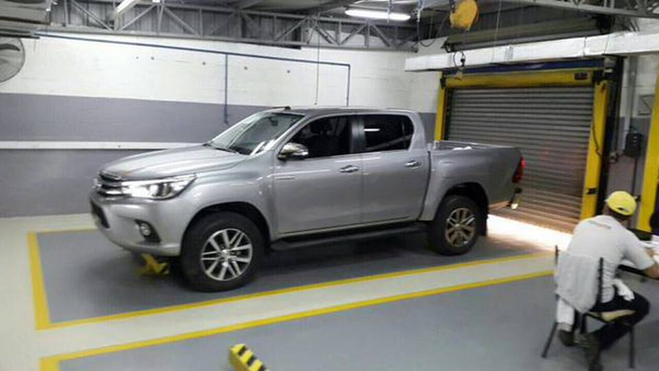 Toyota Hilux spy shot profile