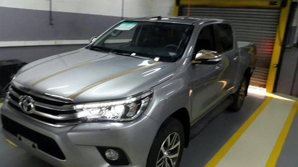 Toyota Hilux spy shot