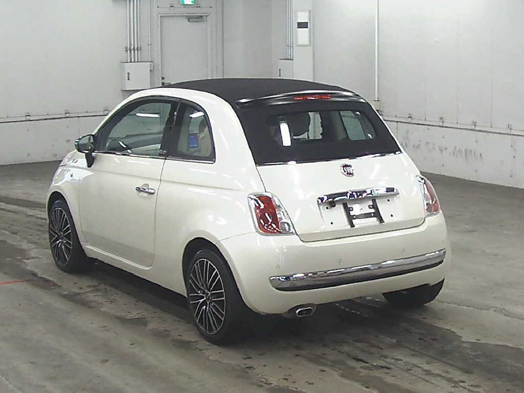 2010 Fiat 500 rear