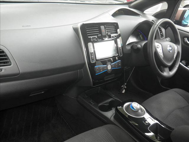 2014 Nissan LEAF interior