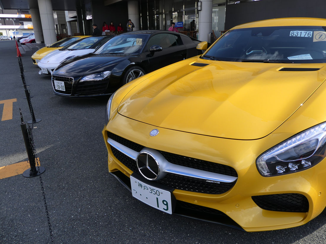 Mercedes SLS AMG, Audi R8 and two Lamborghinis at Japan car auction