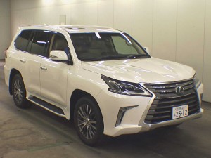 Lexus LX570 front