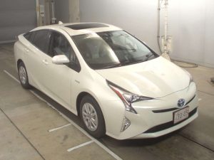 2016 Toyota Prius at Japanese car auction -- front