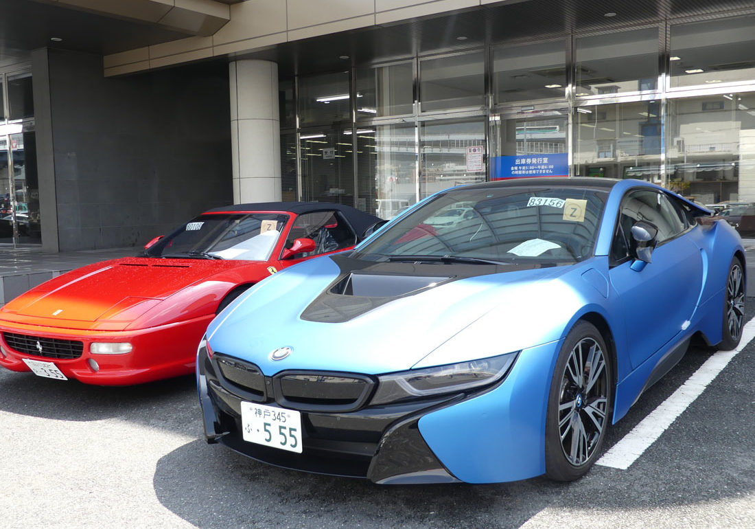 BMW i8 and Ferrari F355 Spider at auction in Japan