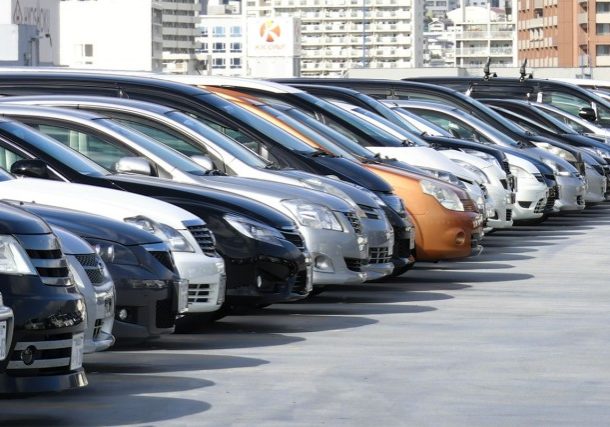 Cars on Japan car auction HAA Kobe roof